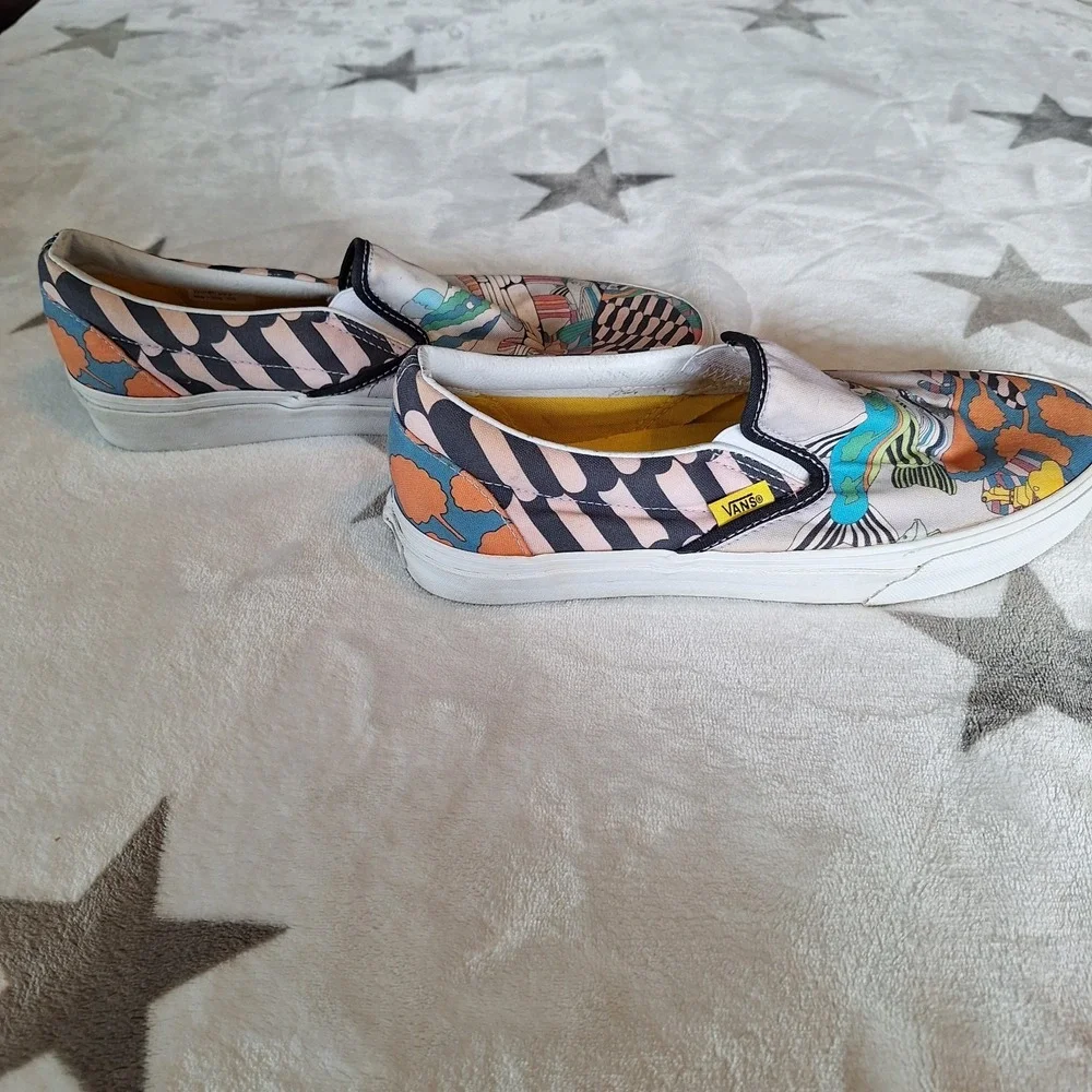 VANS Beatles Yellow Submarine Slip On Limited Edition Shoes Men's 7.5 Women's 9